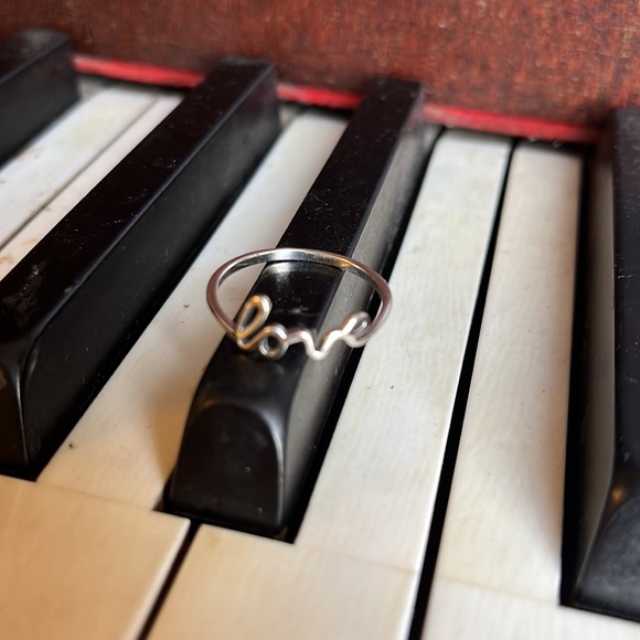 925 Sterling Silver Cursive “Love” Word Ring - Picture 4 of 17